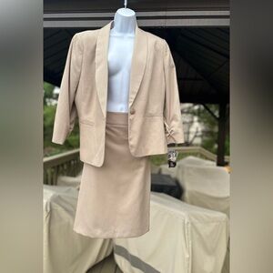 NWT LE SUIT  Light Tan Textured 2 Piece Skirt/Jacket Suit, 16